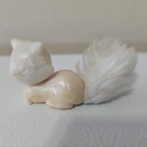 Vintage Kenner Littlest Pet Shop Fluffy Tail Persian Kitty Cat 2.5  1994 White - Picture 3 of 5